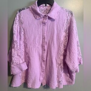 Andree by Unit Lavender Button-Up Lace Distressed Oversized Top Med